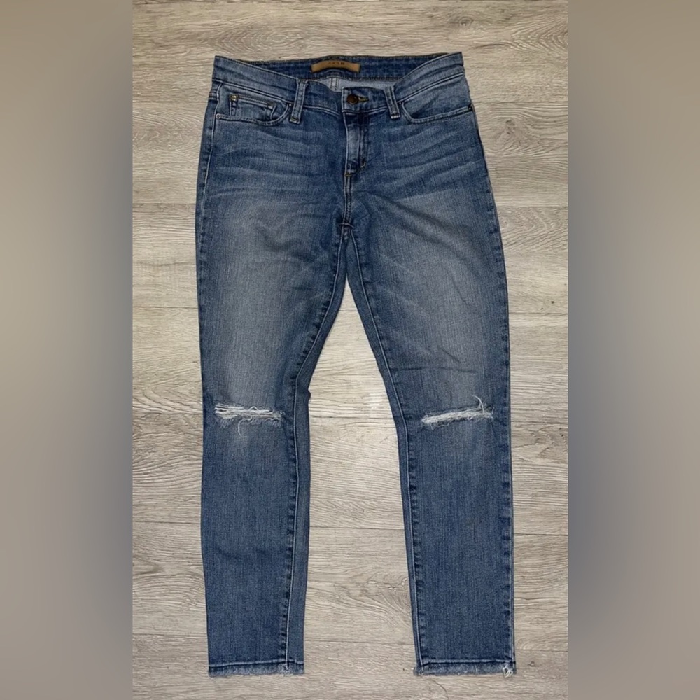 Joe’s Skinny Ankle Jeans (Size 24).